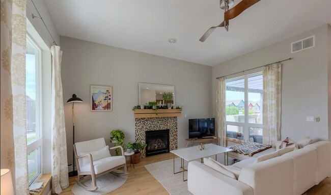 Building Photo - AMAZING LOCATION 5 Bed 4 Bath Home in Loui...