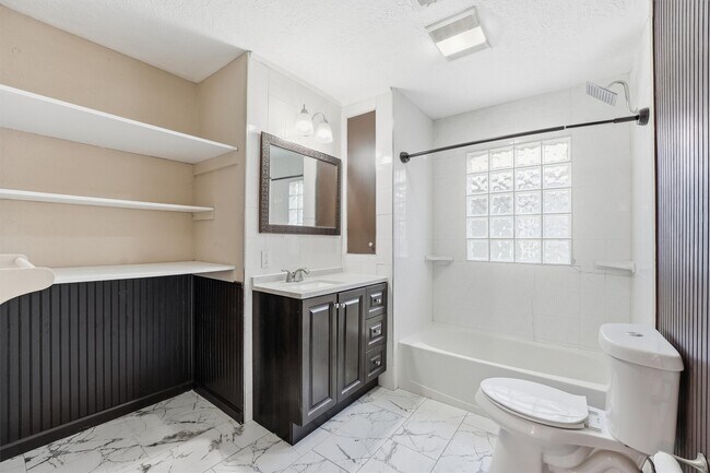 Building Photo - 1110 E 27th St