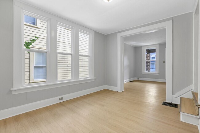 Building Photo - 157 S Eureka Ave