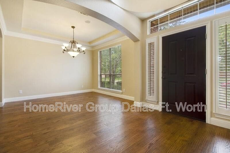 Building Photo - 2527 Windgate Dr