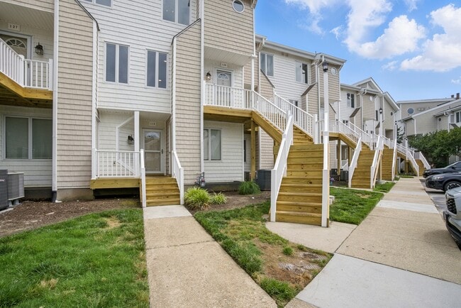 Building Photo - 100 Pinewood Rd