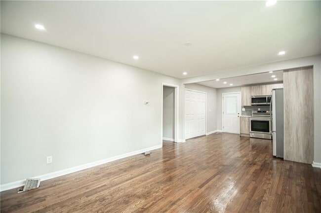 Building Photo - 537 Trabert Ave NW