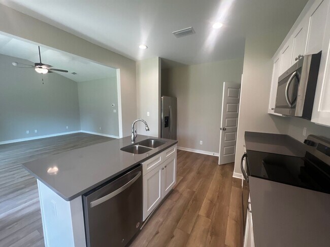 Building Photo - Home for Rent in Bay Minette, AL!! Availab...