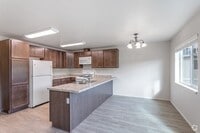 Building Photo - 413 Aspen Ave