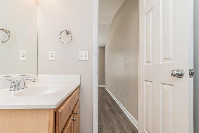 Building Photo - 6021 Herston Rd