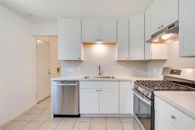 Building Photo - 706 Scenic Dr