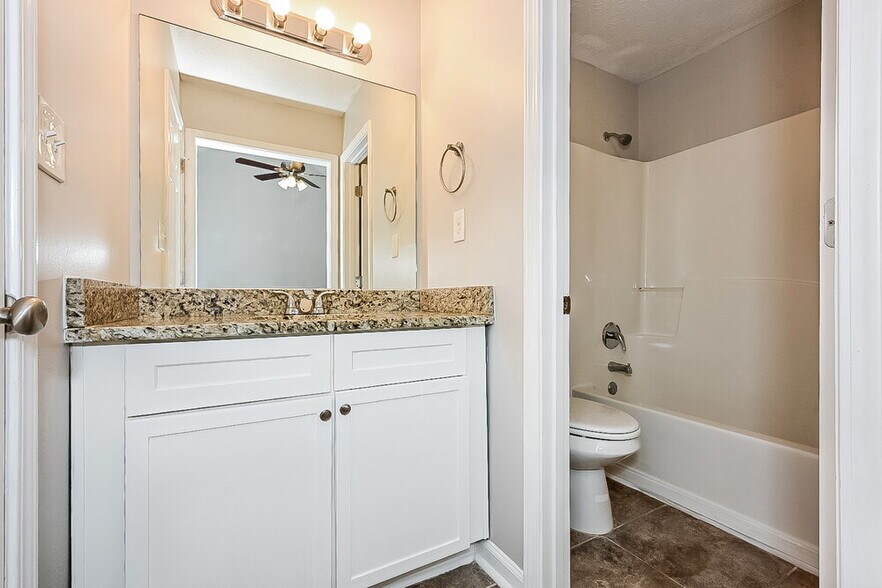 Building Photo - 2725 Woodward Rd