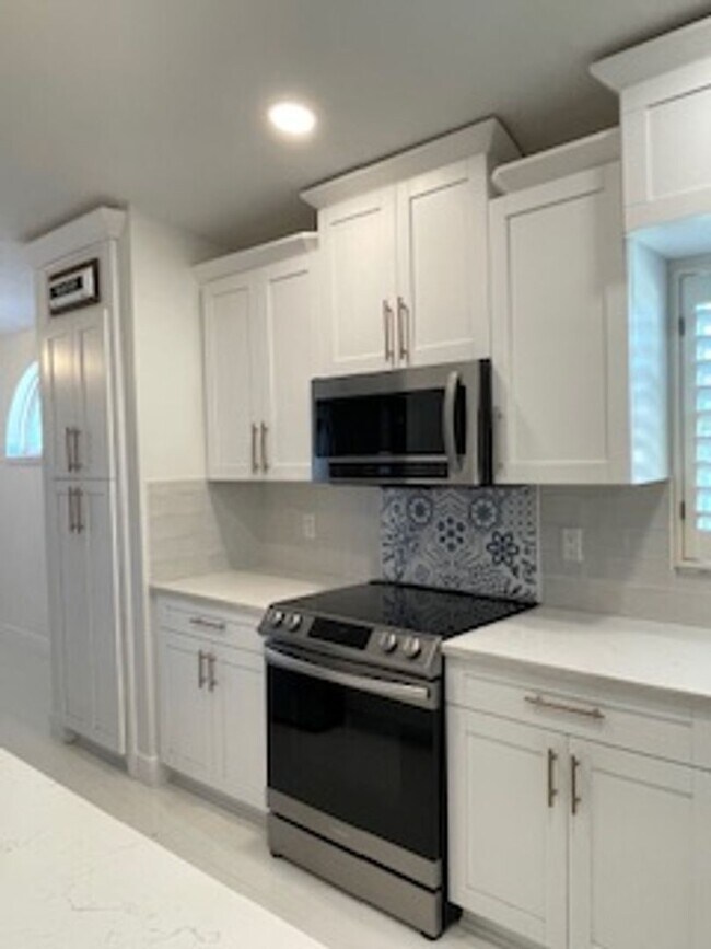 Building Photo - Carrollwood area , Andover Community , 3 Bedroom 2 Bath with beautiful Outdoor Living space. For ...