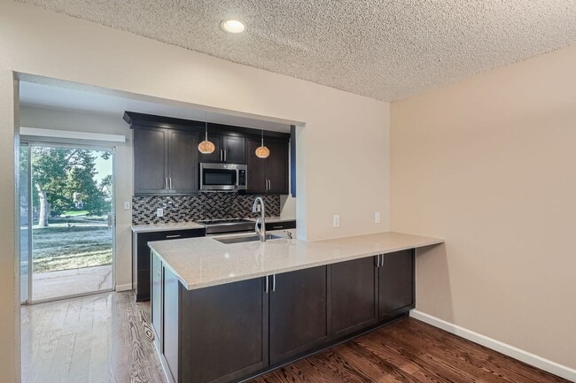 Building Photo - 4452 W Pondview Dr