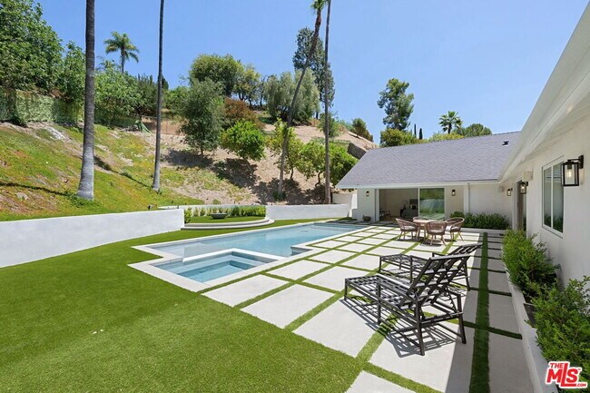 Building Photo - 4405 Estrondo Dr
