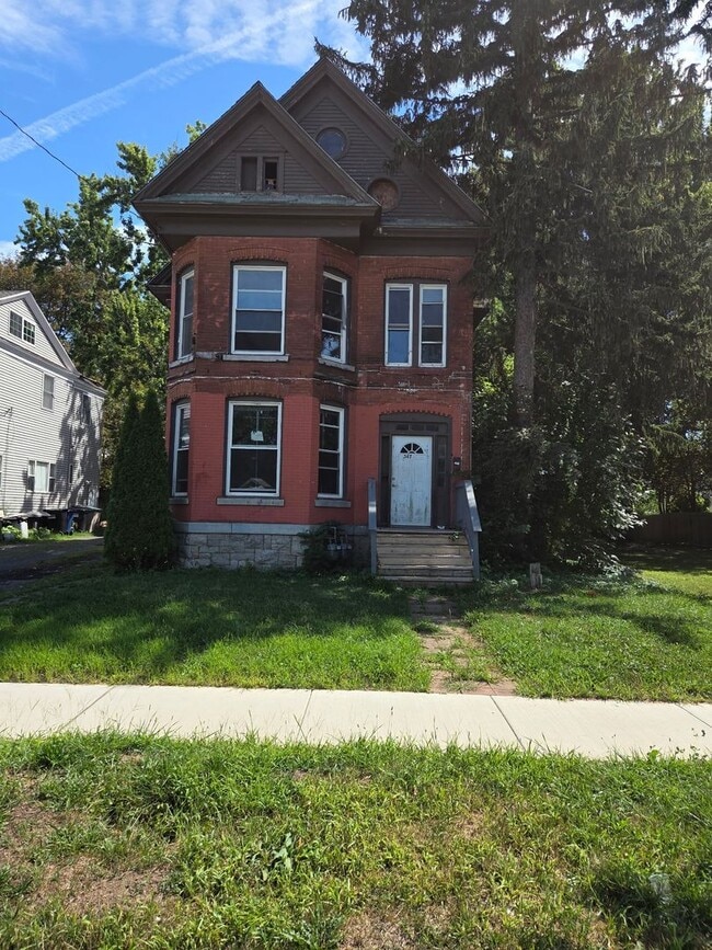 Primary Photo - 345-347 W Kennedy St