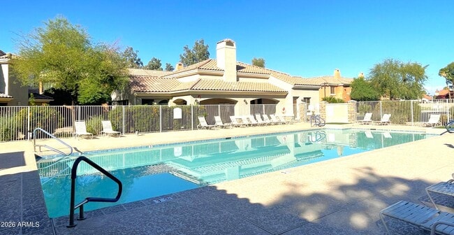 Building Photo - 955 E Knox Rd