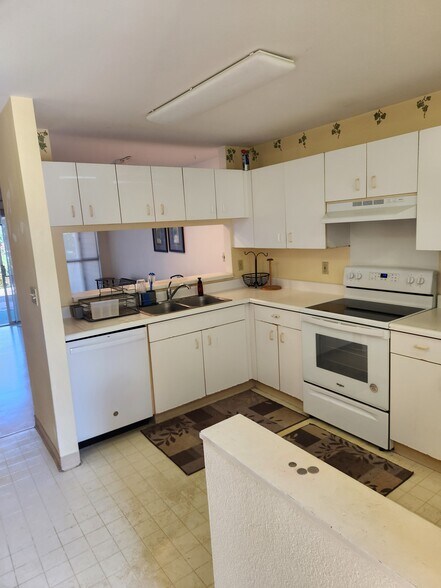 Building Photo - 33 Waiaka Ln