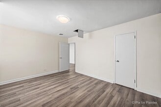 Building Photo - 6301 N Sheridan Rd