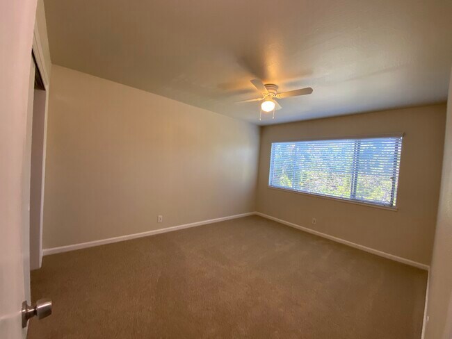 Alternate view of bedroom - 258 Pamela Dr