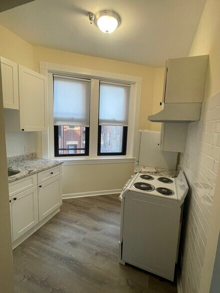 Building Photo - 504 Beacon St