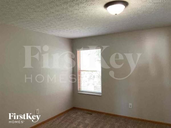 Building Photo - 486 Northwoods Dr