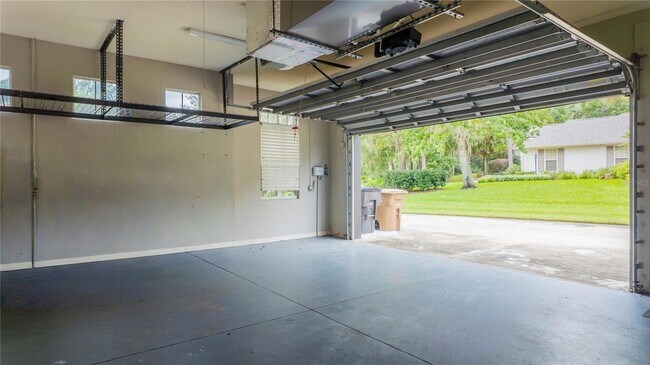 Building Photo - 617 SE 47th Loop