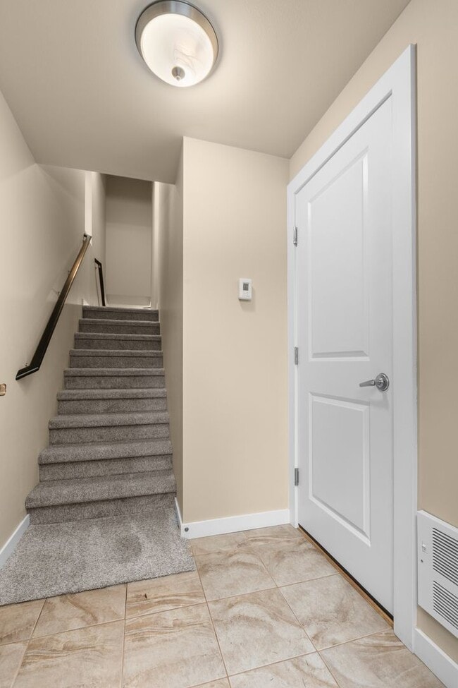 Building Photo - 2bd/2.5ba Seattle Townhome