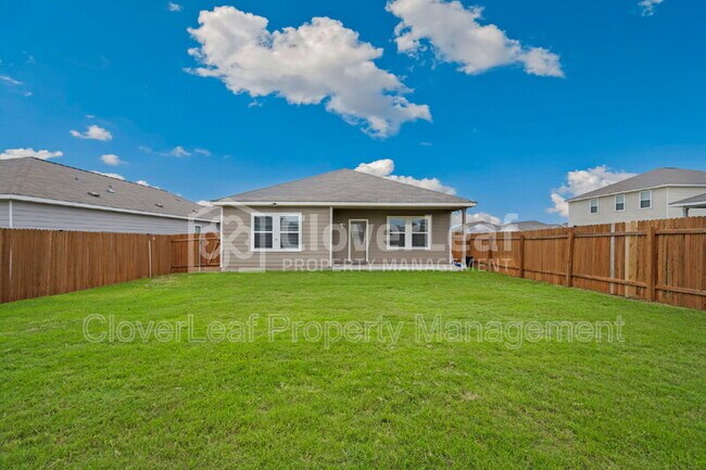 Building Photo - 368 Wren Ln