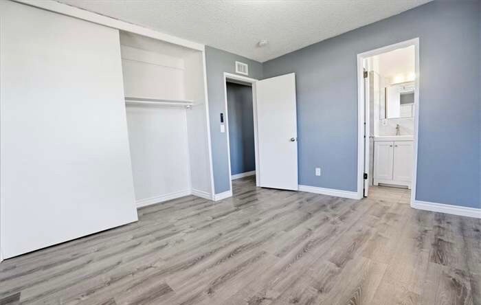 Building Photo - 10380 Hole Ave