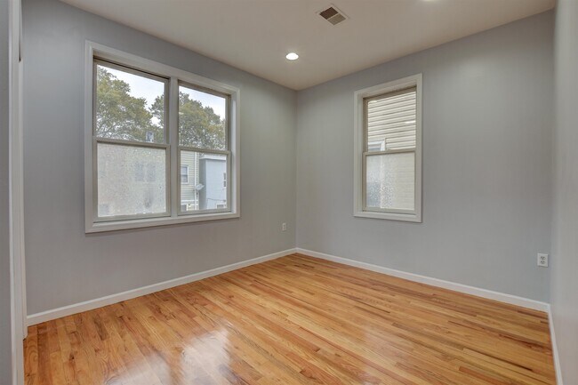 Building Photo - 38 Court House Pl