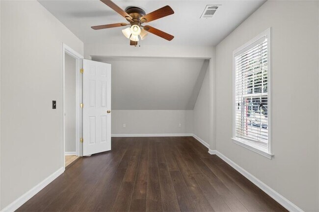 Building Photo - 2885 Stonehenge Ct