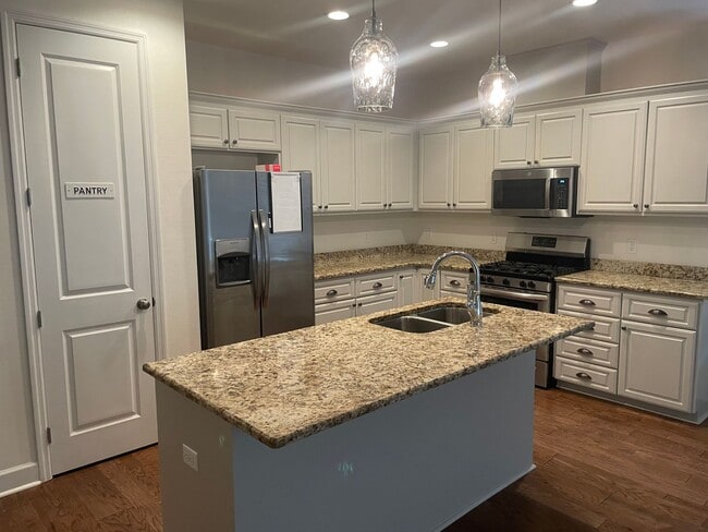 Building Photo - Beautiful 3/2 home for rent