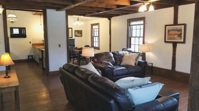 Building Photo - 257 Main St