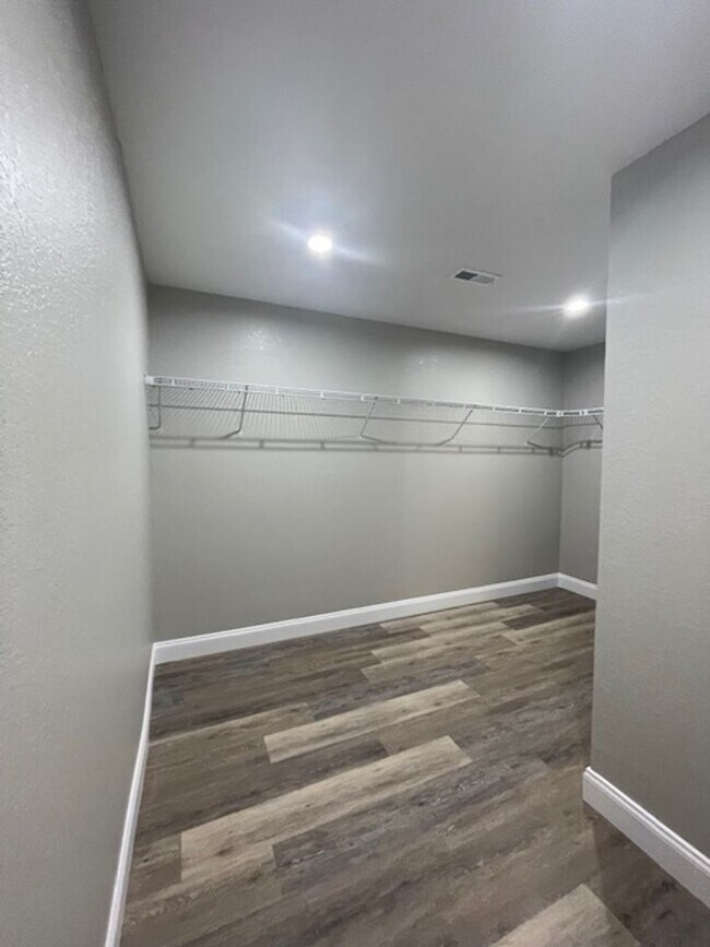Building Photo - Maryville City, Newly Constructed, 3 Bedroom 2 Bath Home Call Debra Johnson 865-591-8281 or Ed Jo...