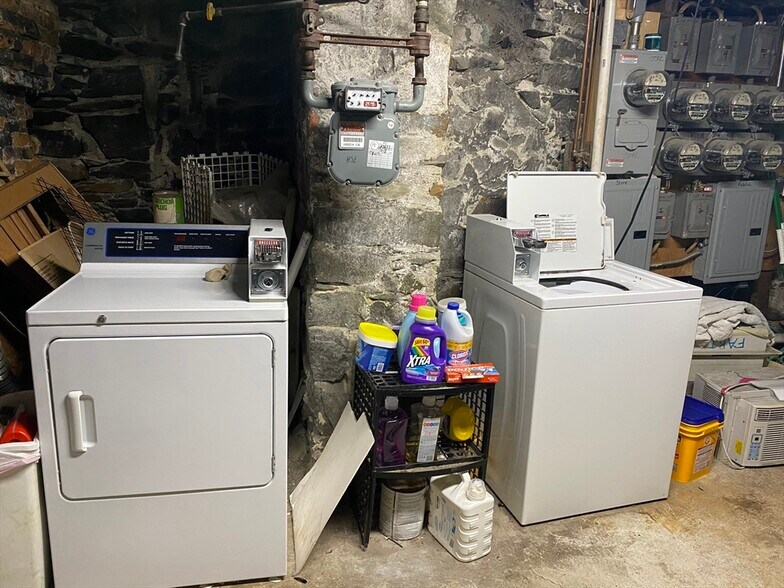 Building Photo - 70 Clarendon St