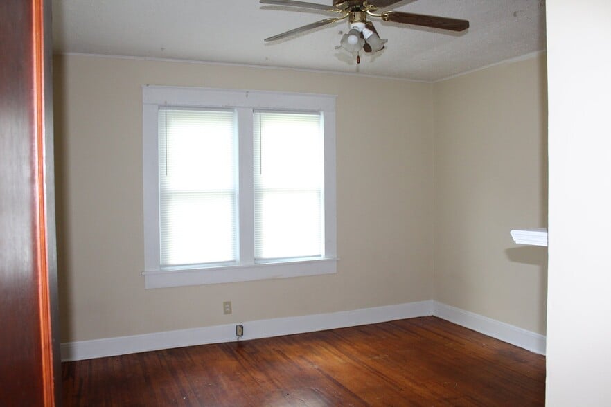 Building Photo - 420 N Green St