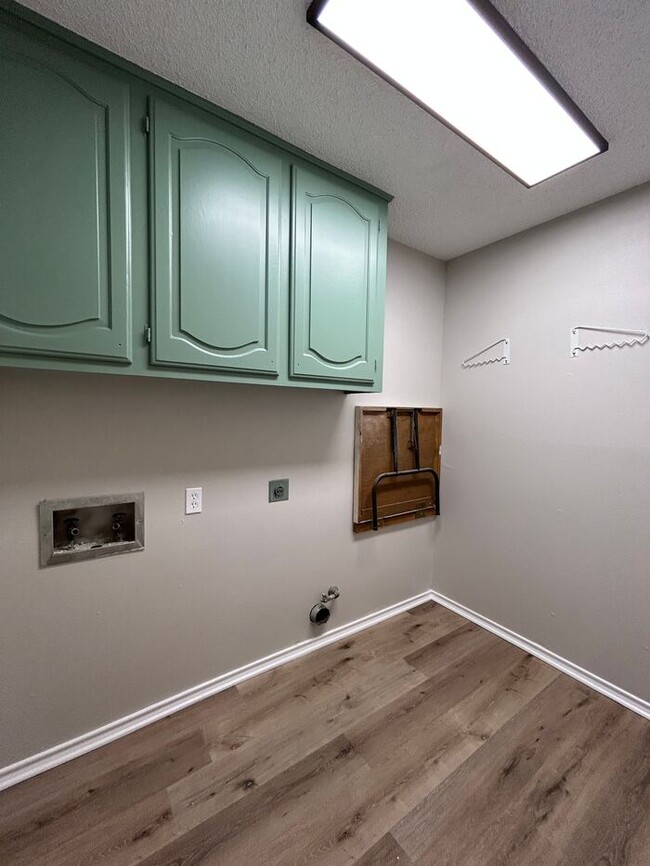 Building Photo - Available Now! Newly Remodeled 3/2/2 in a ...