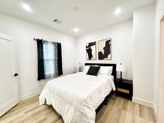 Building Photo - 2706 Cochran St