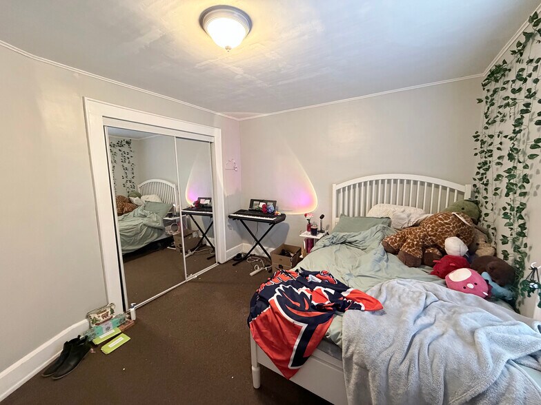 Building Photo - 1202 Churchill Ave