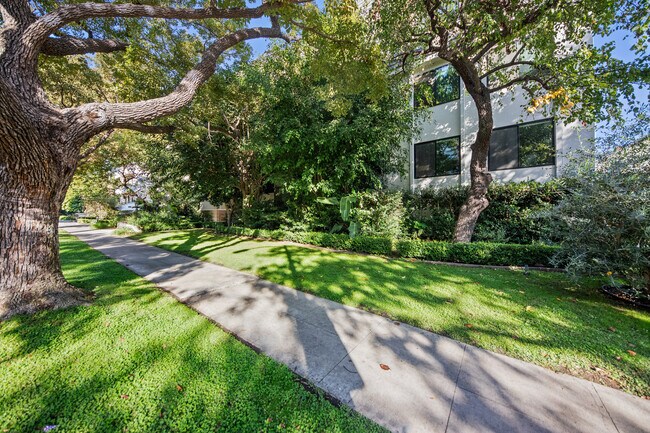 Building Photo - 430 N Maple Dr