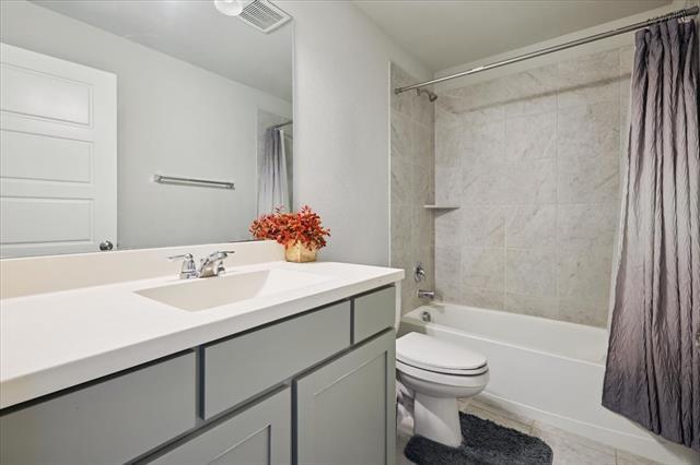 Building Photo - 345 Greenbriar Rd