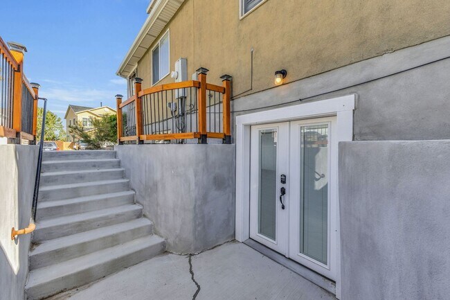 Building Photo - 2 BD 1 BA Mother-in-Law Unit at Point of the Mountain