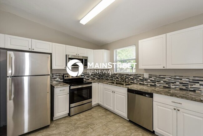 Building Photo - 3 Bedroom Pet-Friendly Home in CAPE CORAL,...