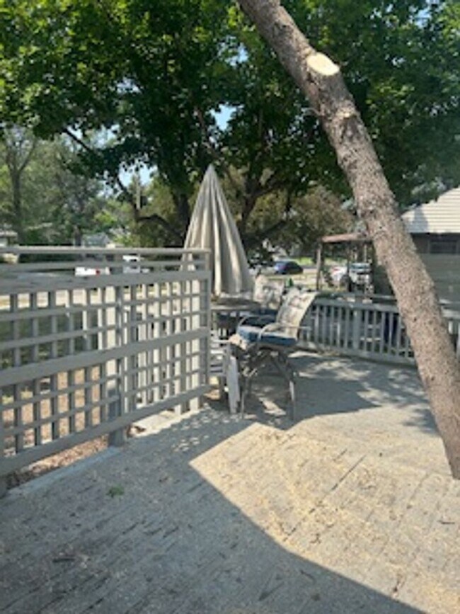 Building Photo - 701 Howard Ave