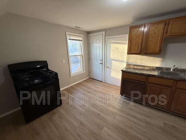 Building Photo - 3806 W Rohr Ave