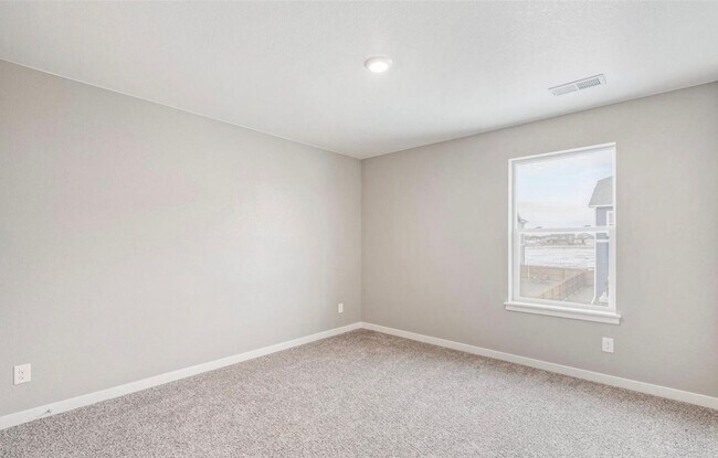 Building Photo - Newer 5-Bedroom Home Including All Applian...