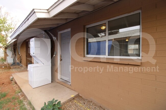 Building Photo - 3122 E Hubbell St