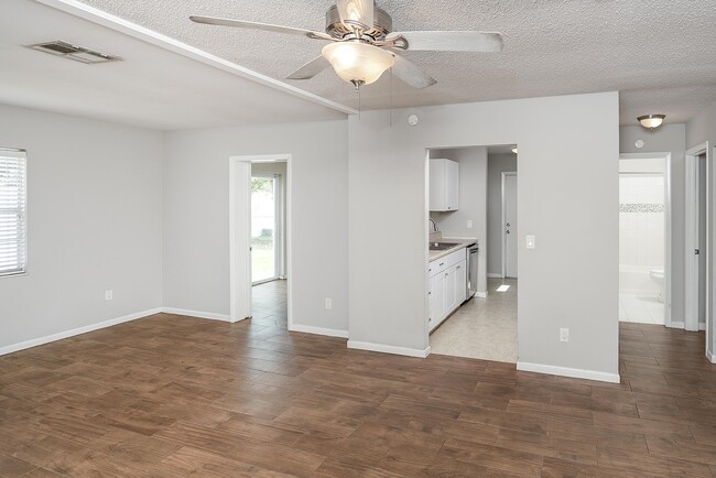 Building Photo - 1040 Dorado Dr