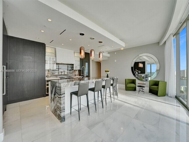 Building Photo - 17901 Collins Ave