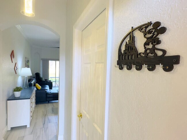 Building Photo - 1042 Calabria Ave