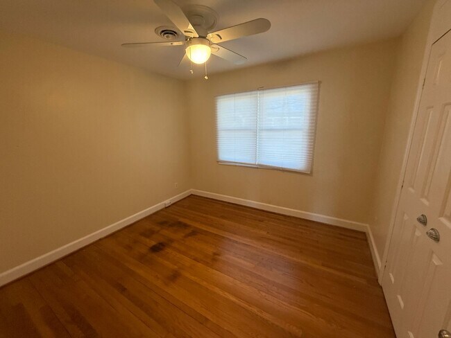 Building Photo - 300 Monticello Ln