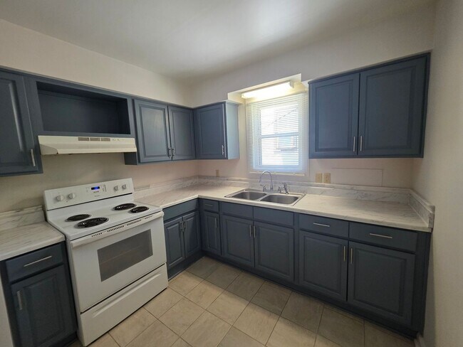 Building Photo - DVI122#-DJ