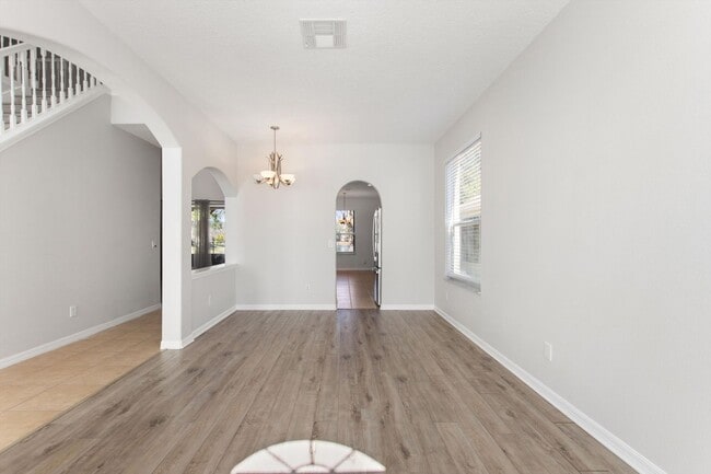 Building Photo - Spacious and beautifully maintained 5-bedroom, 3.5-bathroom two-story home