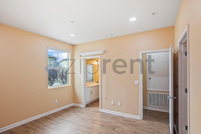 Building Photo - 1210 Coyote Creek Way